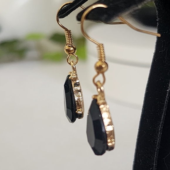 Gold and Black Floral Bid Necklace and Teardrop Earrings Set - Picture 4 of 11